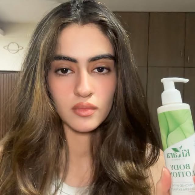 Creator reviewing Kiyara body lotion